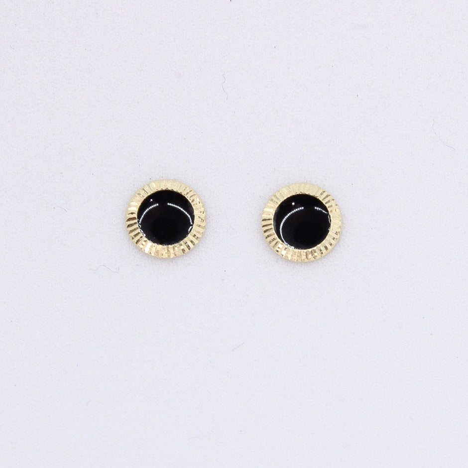 Broquel bisel en oro amarillo 14k.