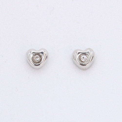 Broquel corazón en oro blanco 14k.