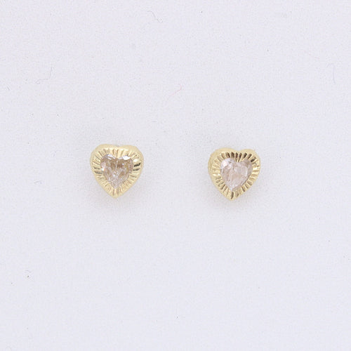 Broquel corazón en oro amarillo 14k con zirconias.